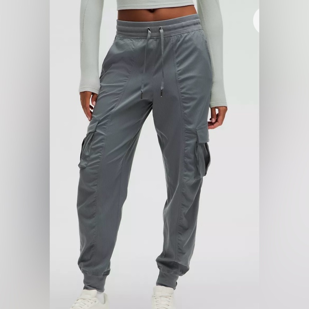 Womens Lululemon dance studio